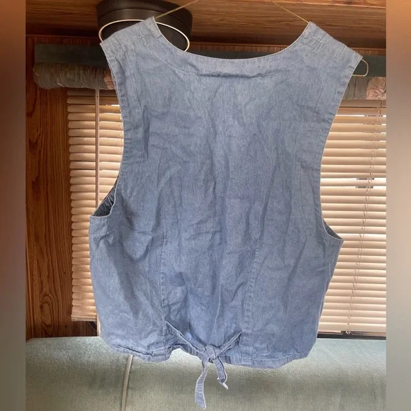 Vintage Orvis women’s medium Chic Denim Vest with Embroidered Birdhouse Design - Picture 5 of 8